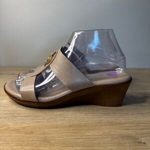 Italian Shoemakers Sandals Beige Wedge Heels Gold Accent Size 8.5 Women